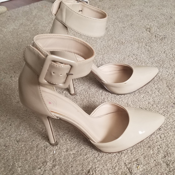 Tan Heels Wide Ankle Strap Pointed Toe Size 6.5 - Picture 4 of 7